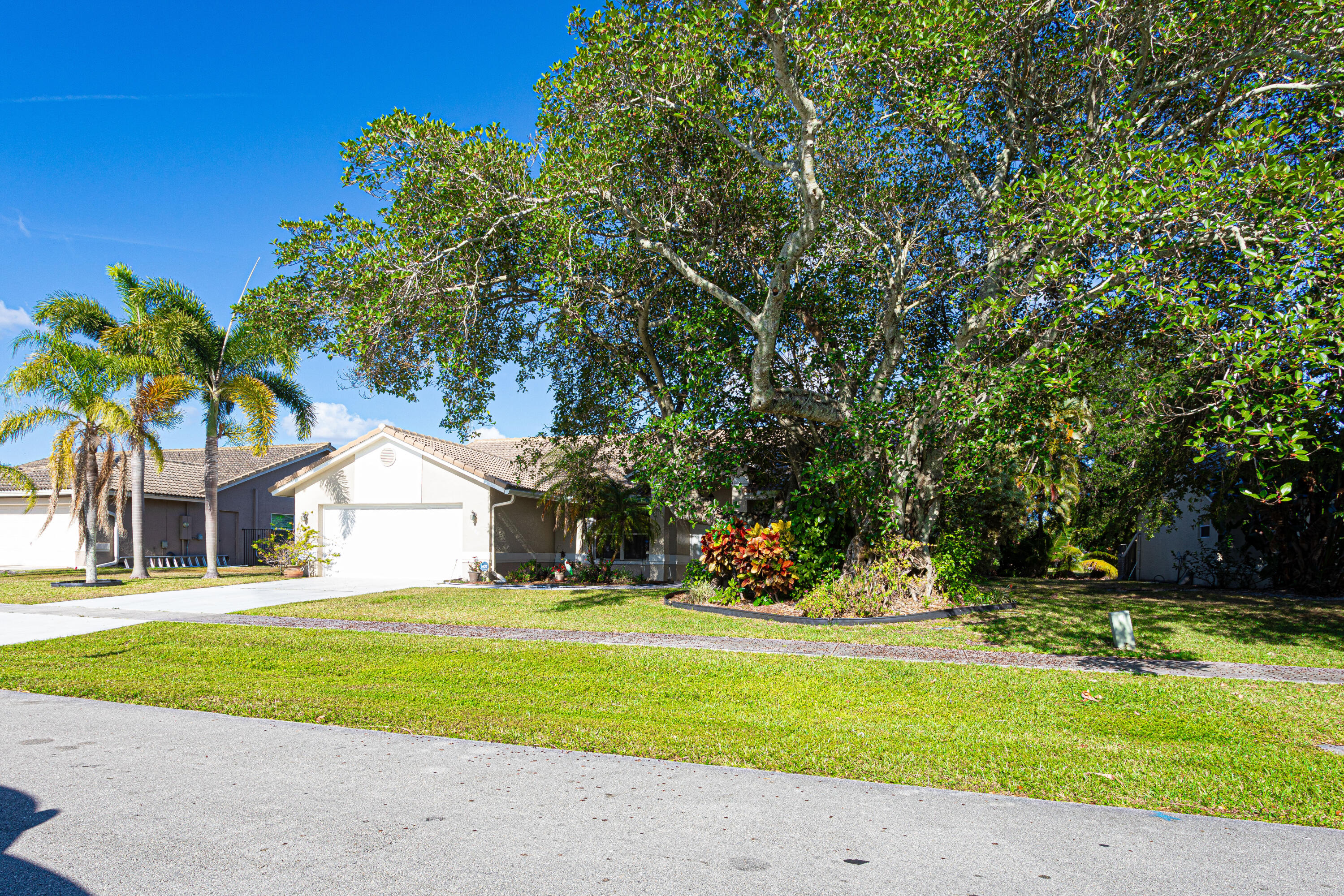 Property for Sale at 10909 Paso Fino Drive, Wellington, Palm Beach County, Florida - Bedrooms: 3 
Bathrooms: 2  - $595,000