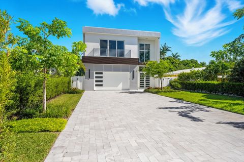 Photo of 827 N Lake Avenue, Delray Beach, FL 33483 (MLS # RX-11123166)