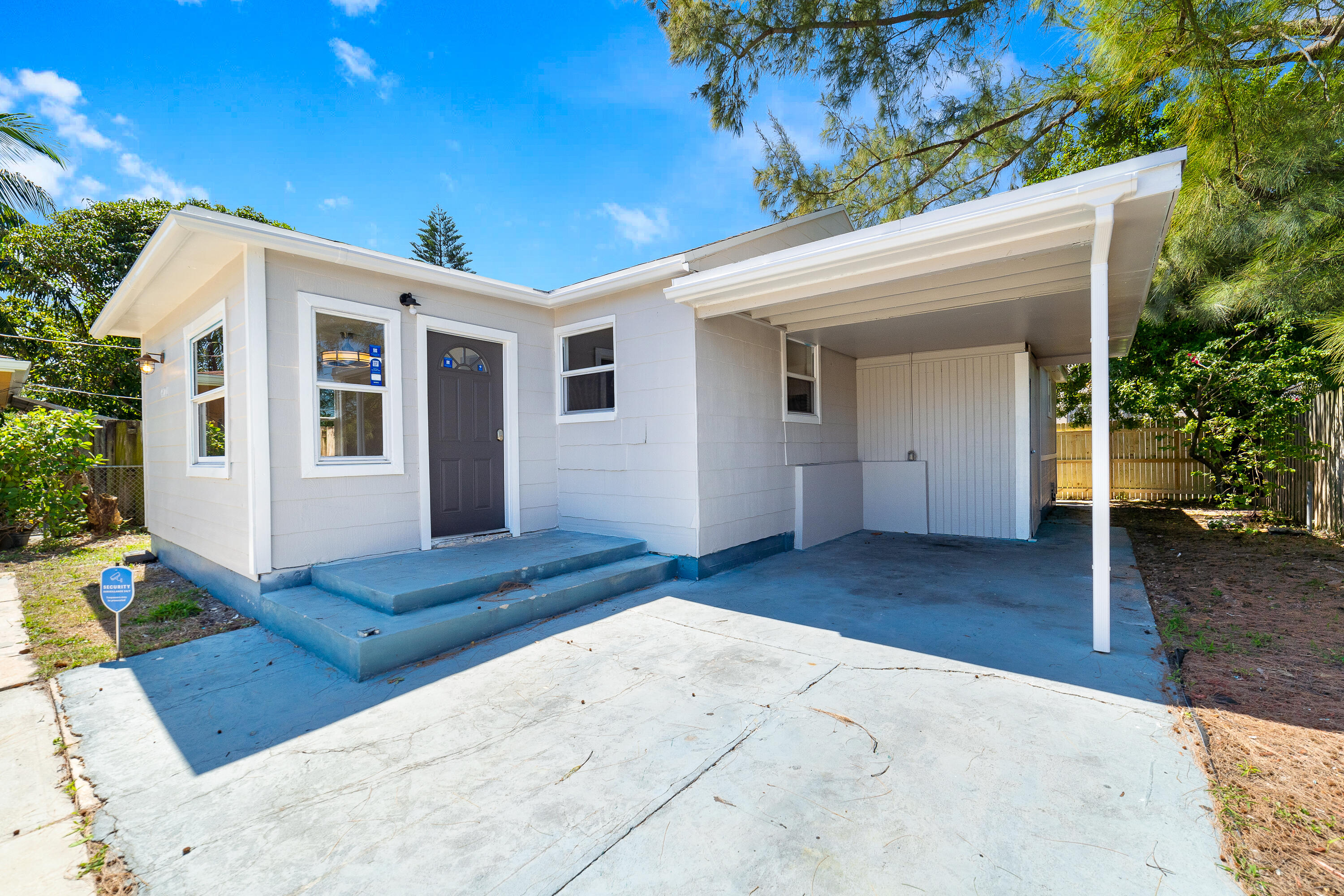 421 S C Street, Lake Worth Beach, Palm Beach County, Florida - 3 Bedrooms  
2 Bathrooms - 
