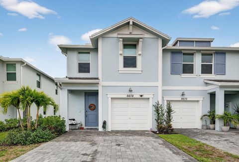 Photo of 5672 SE Edgewater Circle, Stuart, FL 34997 (MLS # RX-11129124)