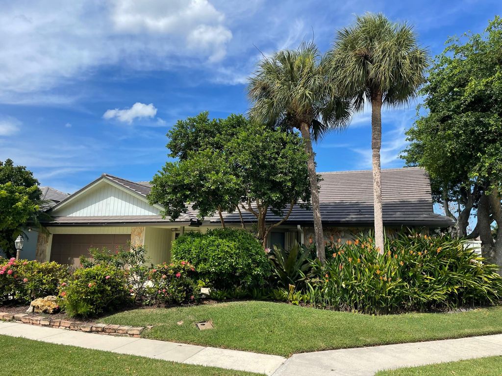 Photo of 12820 Calais Circle, Palm Beach Gardens, FL 33410 (MLS # RX-10892497)