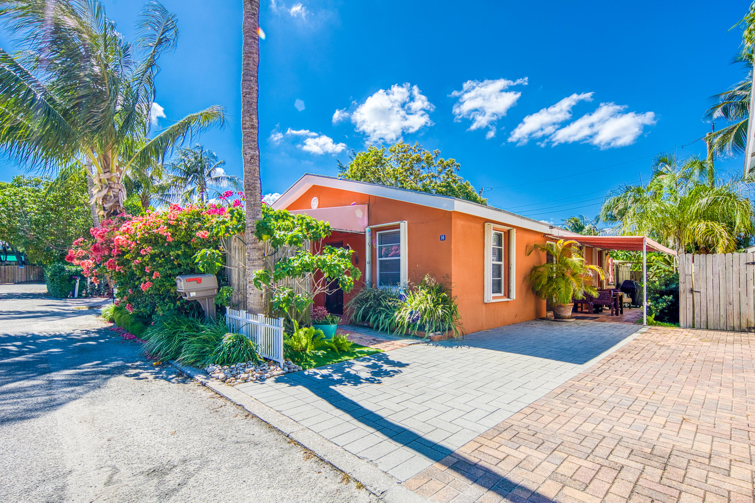 10 Surf Road, Boynton Beach, Palm Beach County, Florida - 2 Bedrooms  
2 Bathrooms - 
