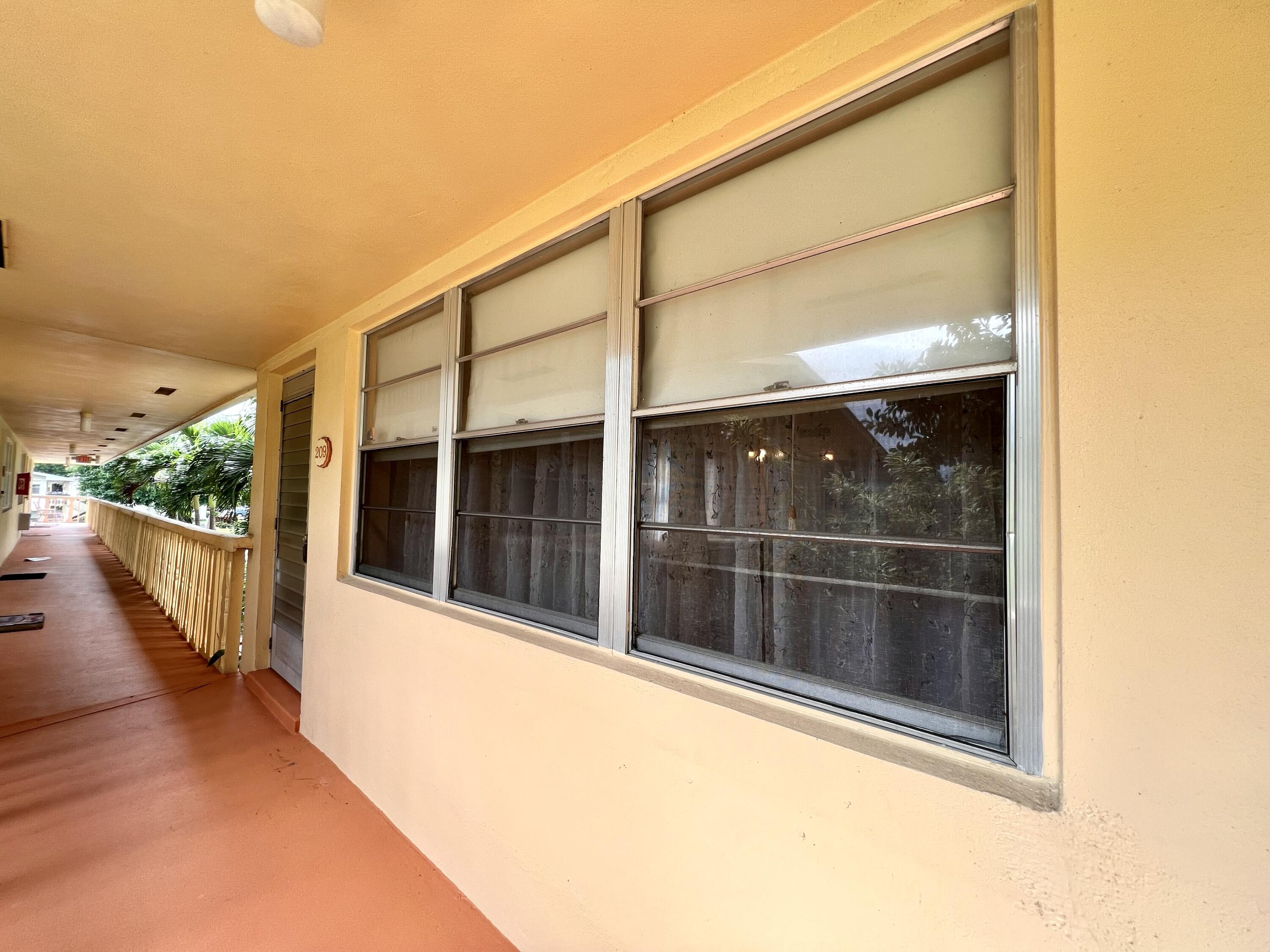 209 Salisbury I, West Palm Beach, Palm Beach County, Florida - 1 Bedrooms  
1.5 Bathrooms - 