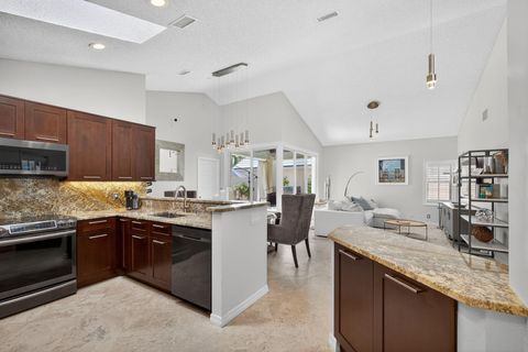 Photo of 31 Windsor Lane, Palm Beach Gardens, FL 33418 (MLS # RX-11125050)