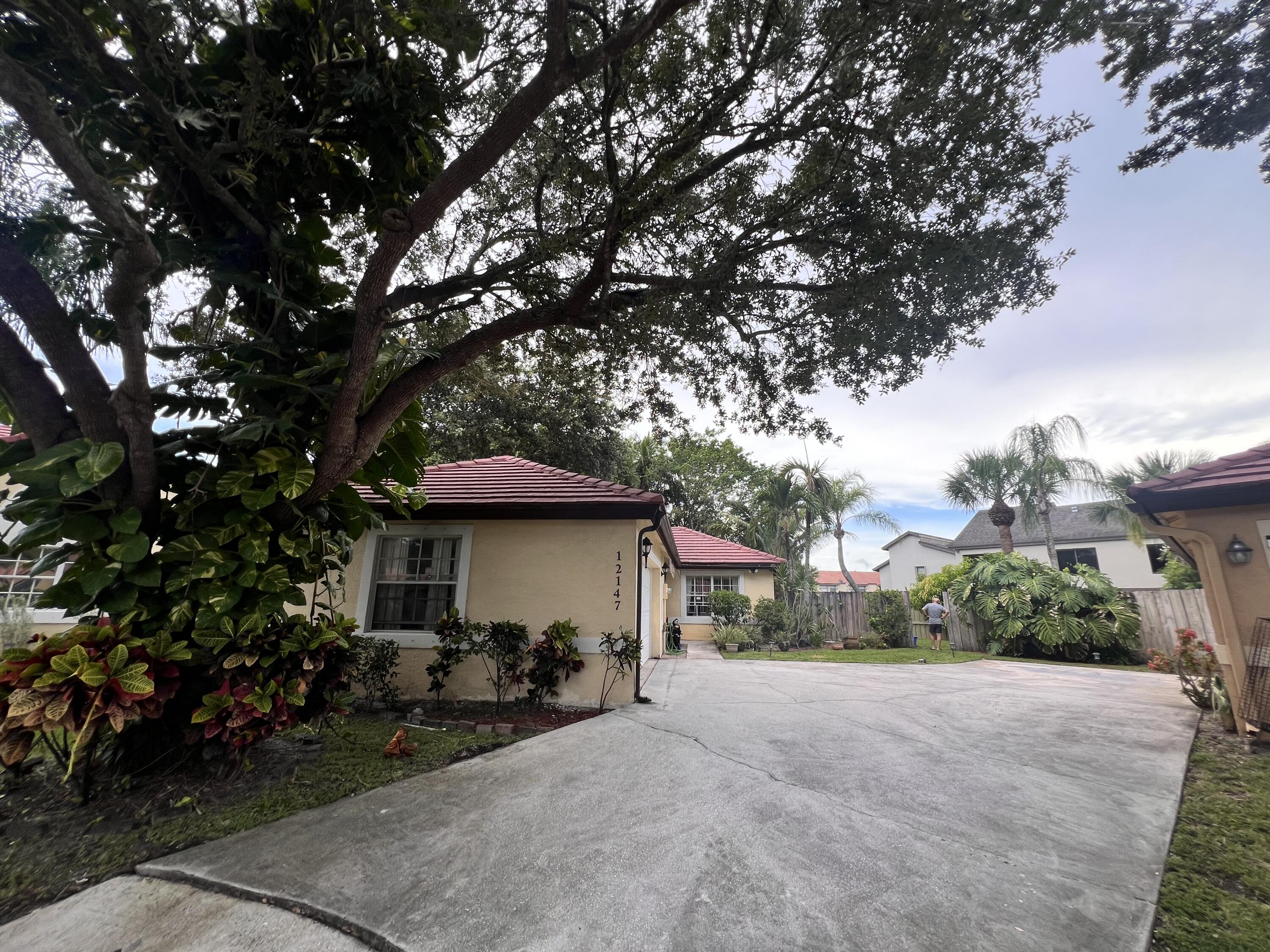 12147 Cuddington Court, Wellington, Palm Beach County, Florida - 3 Bedrooms  
2 Bathrooms - 