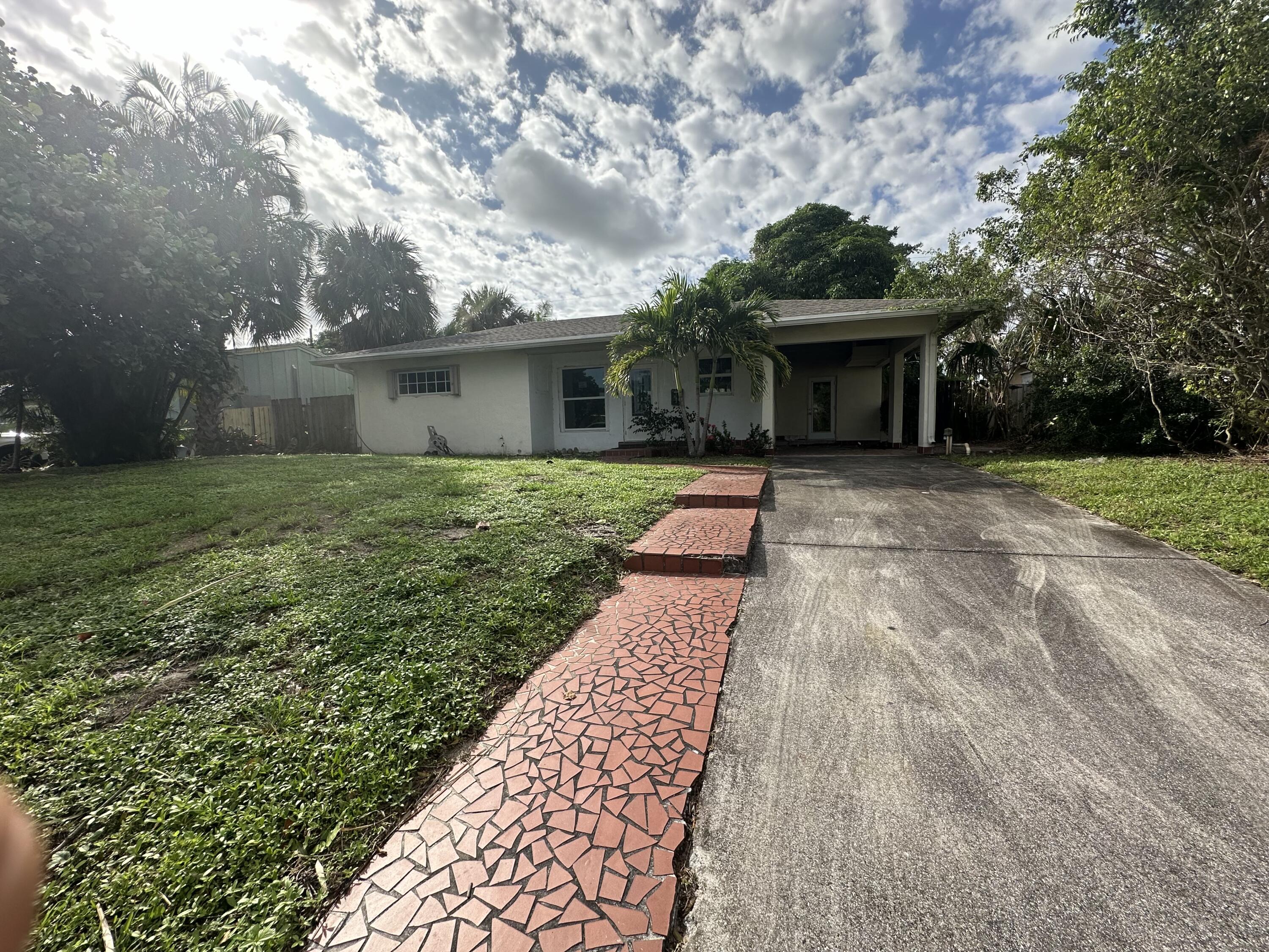 940 Paseo Castalla, West Palm Beach, Palm Beach County, Florida - 3 Bedrooms  
1.5 Bathrooms - 