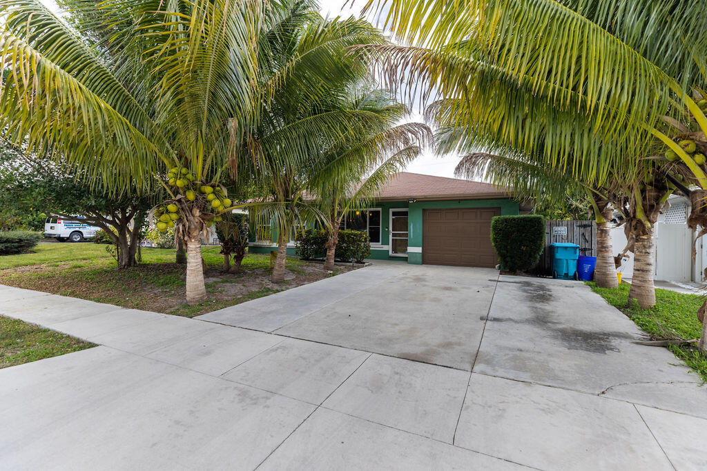 Property for Sale at 415 Sw 10th Avenue, Boynton Beach, Palm Beach County, Florida - Bedrooms: 3 
Bathrooms: 2  - $475,000