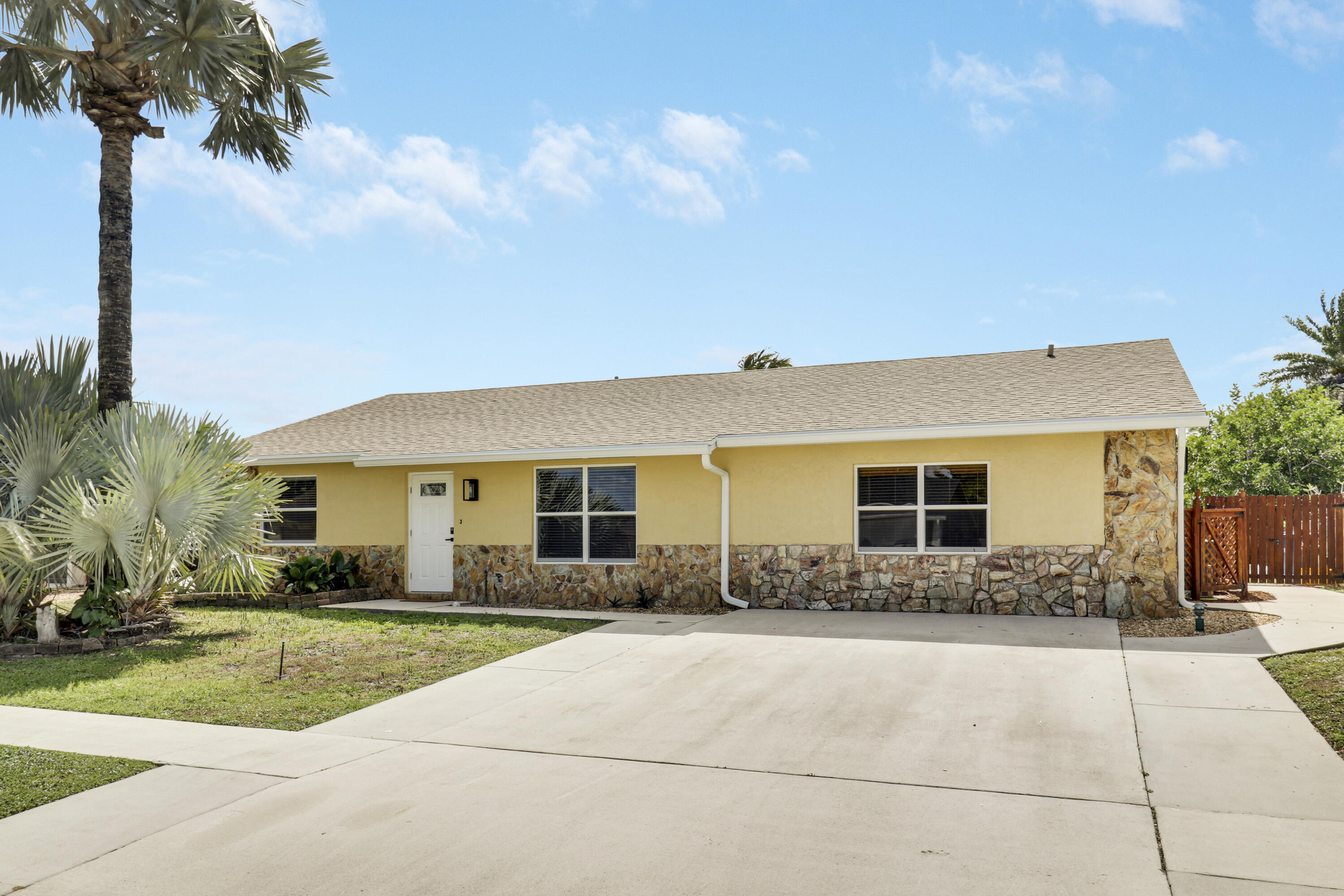 222 Las Palmas Street, Royal Palm Beach, Palm Beach County, Florida - 4 Bedrooms  
3 Bathrooms - 