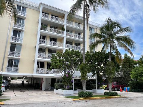 Photo of 170 Chilean Avenue #5d, Palm Beach, FL 33480 (MLS # RX-11124316)