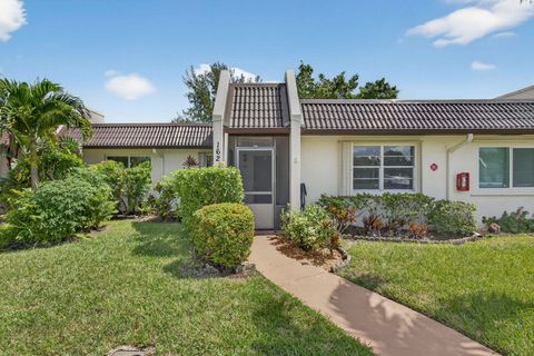 Photo of 162 Lake Susan Lane, West Palm Beach, FL 33411 (MLS # RX-11128510)
