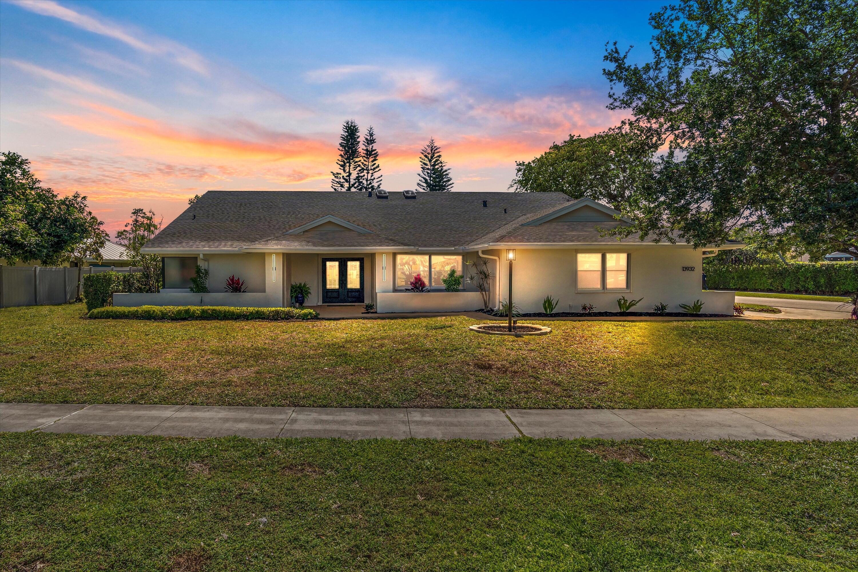 13932 Columbine Avenue, Wellington, Palm Beach County, Florida - 4 Bedrooms  
2.5 Bathrooms - 
