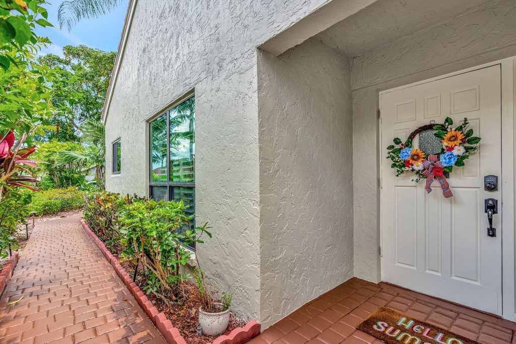 Photo of 61 Balfour Road, Palm Beach Gardens, FL 33418 (MLS # RX-10995367)