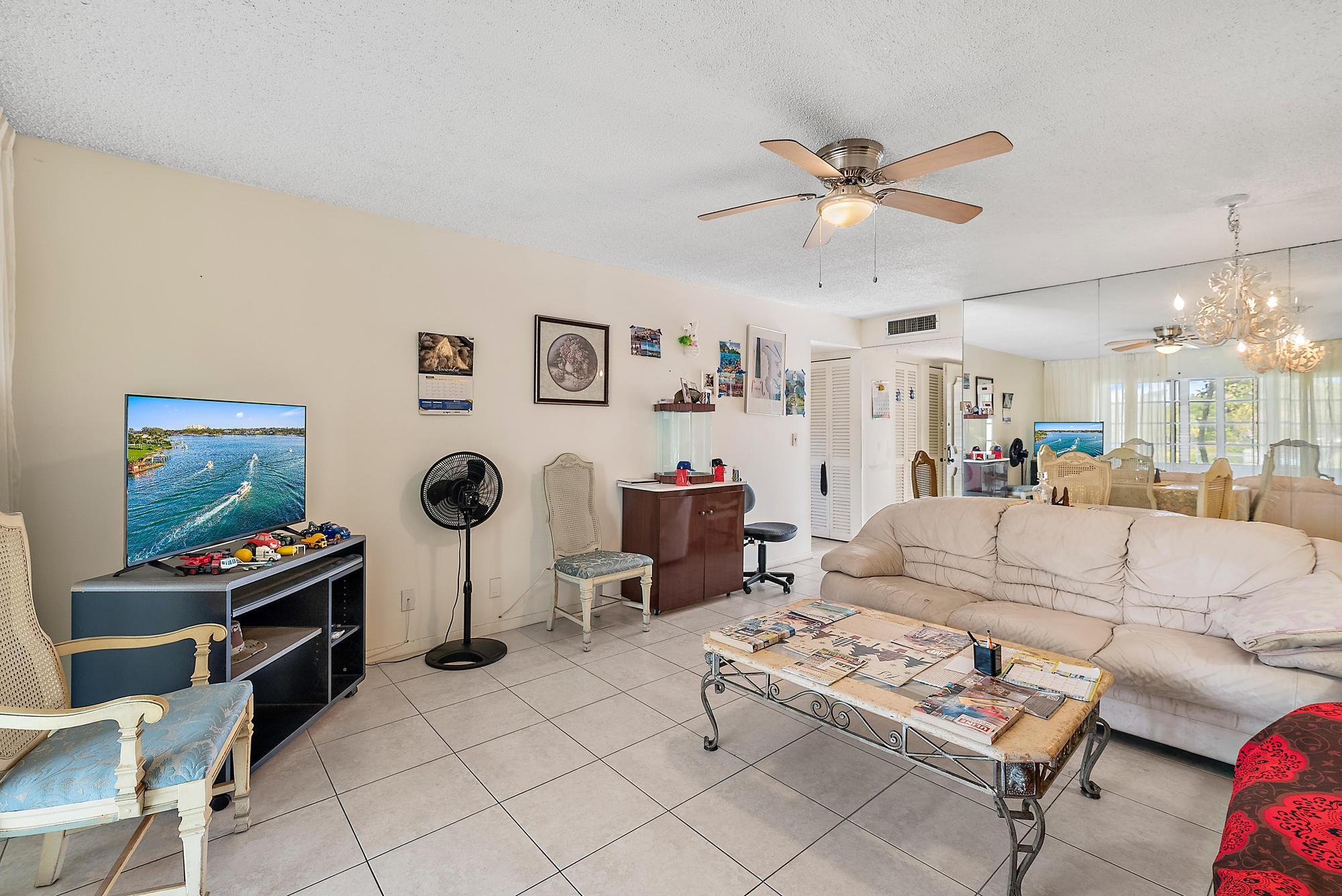 729 Lori Drive 201, Palm Springs, Miami-Dade County, Florida - 1 Bedrooms  
1 Bathrooms - 