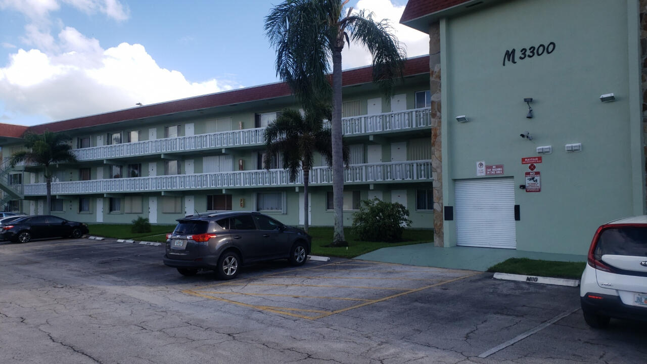 3300 Springdale Boulevard, Palm Springs, Miami-Dade County, Florida - 1 Bedrooms  
2 Bathrooms - 