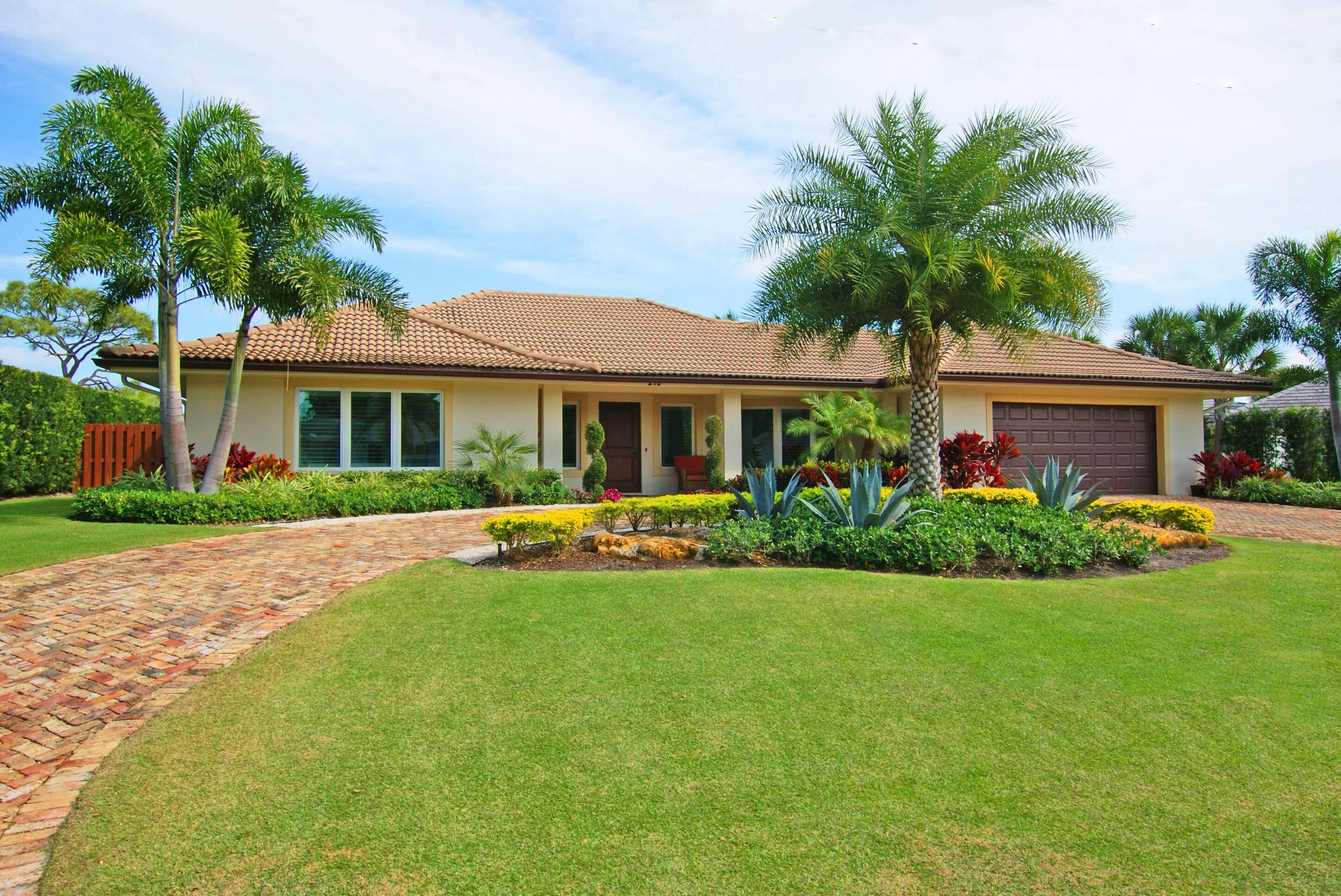 210 Golfview Drive, Tequesta, Palm Beach County, Florida - 4 Bedrooms  
3.5 Bathrooms - 
