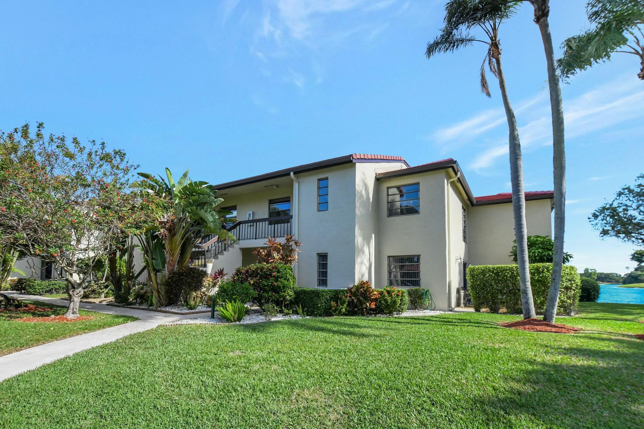 Property for Sale at 8305 Casa Del Lago H, Boca Raton, Palm Beach County, Florida - Bedrooms: 3 
Bathrooms: 2  - $329,999