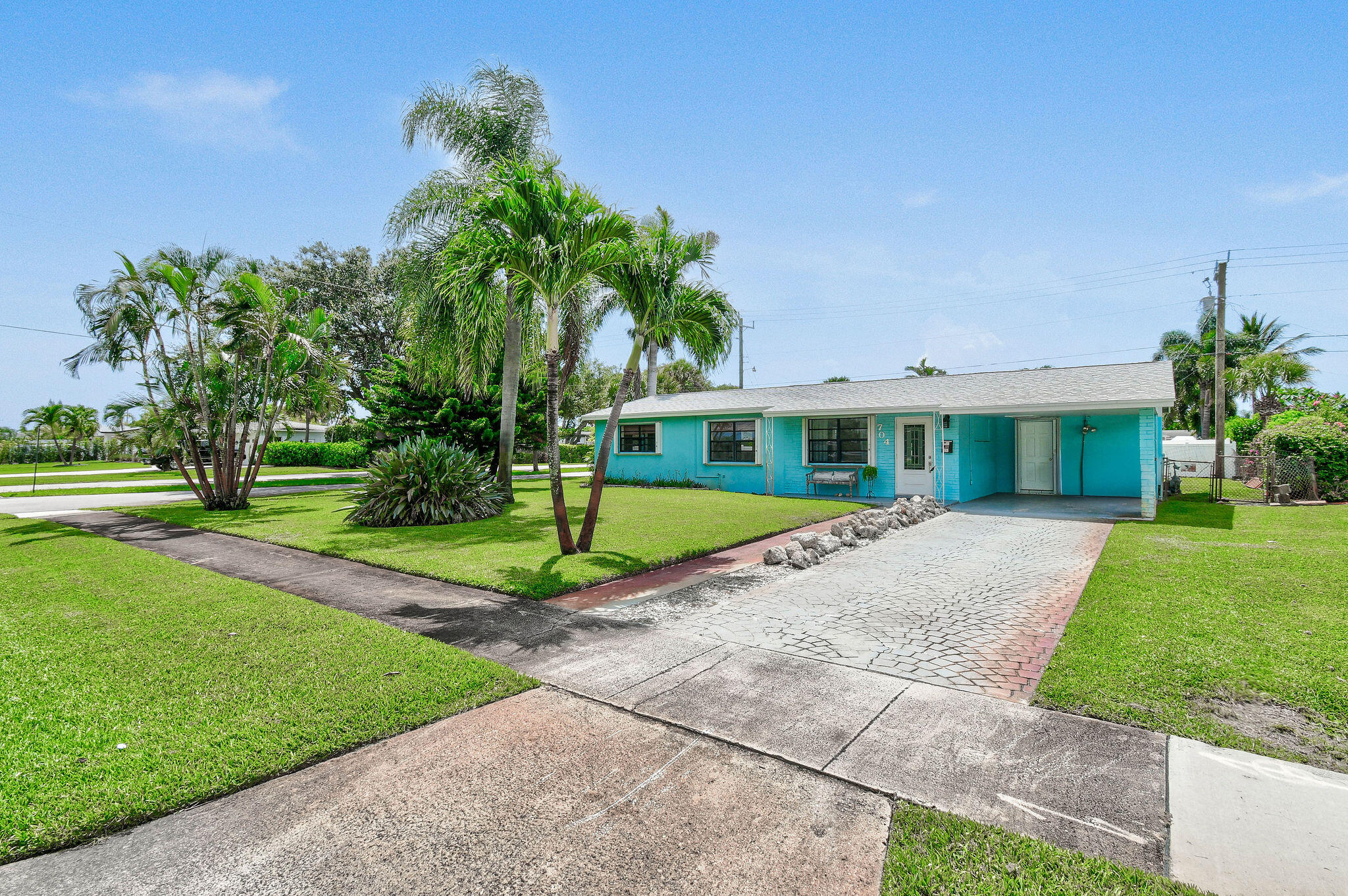 704 W Jasmine Drive, Lake Park, Palm Beach County, Florida - 3 Bedrooms  
2 Bathrooms - 