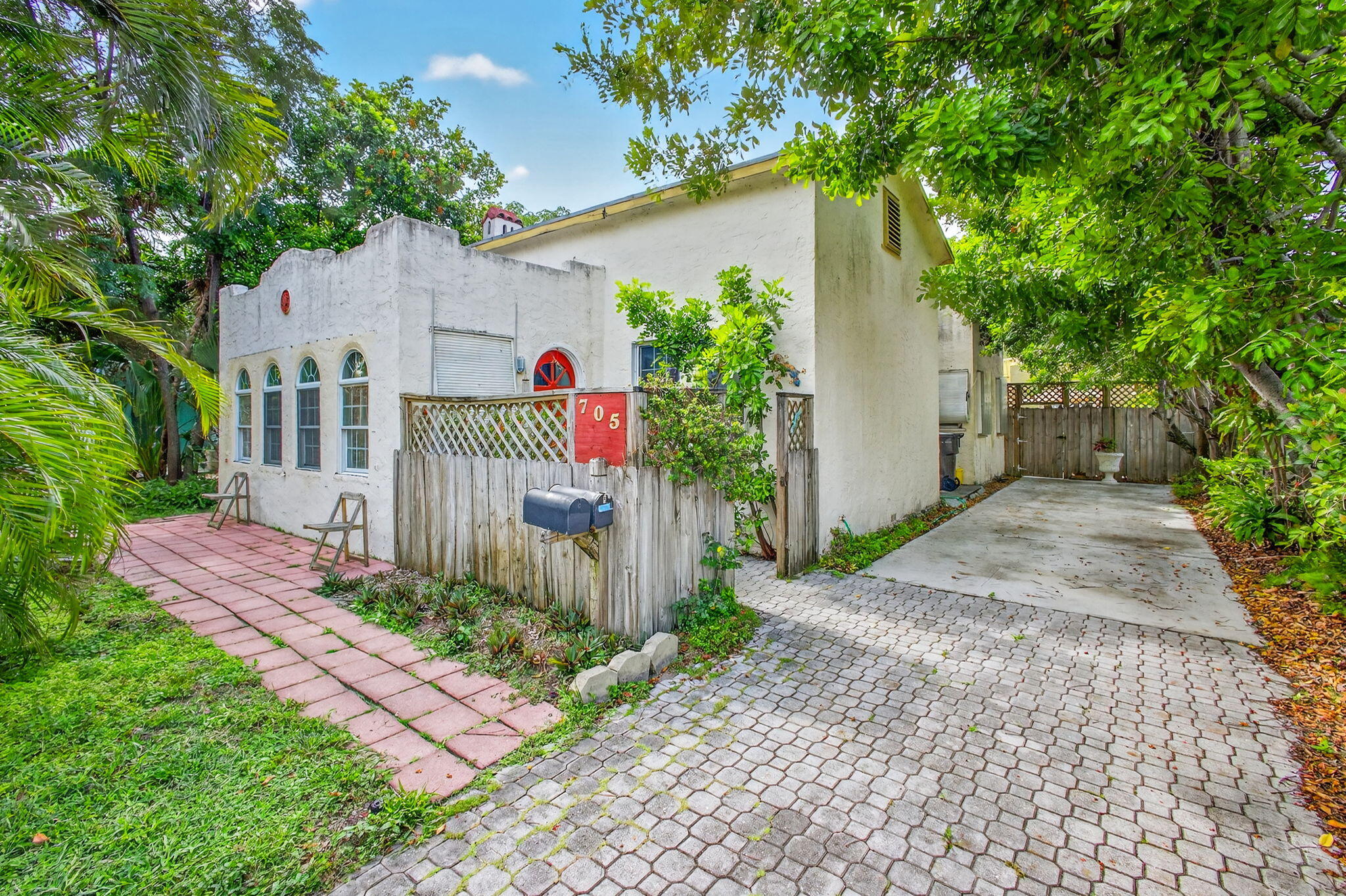 705 Lytle Street, West Palm Beach, Palm Beach County, Florida - 2 Bedrooms  
2.5 Bathrooms - 