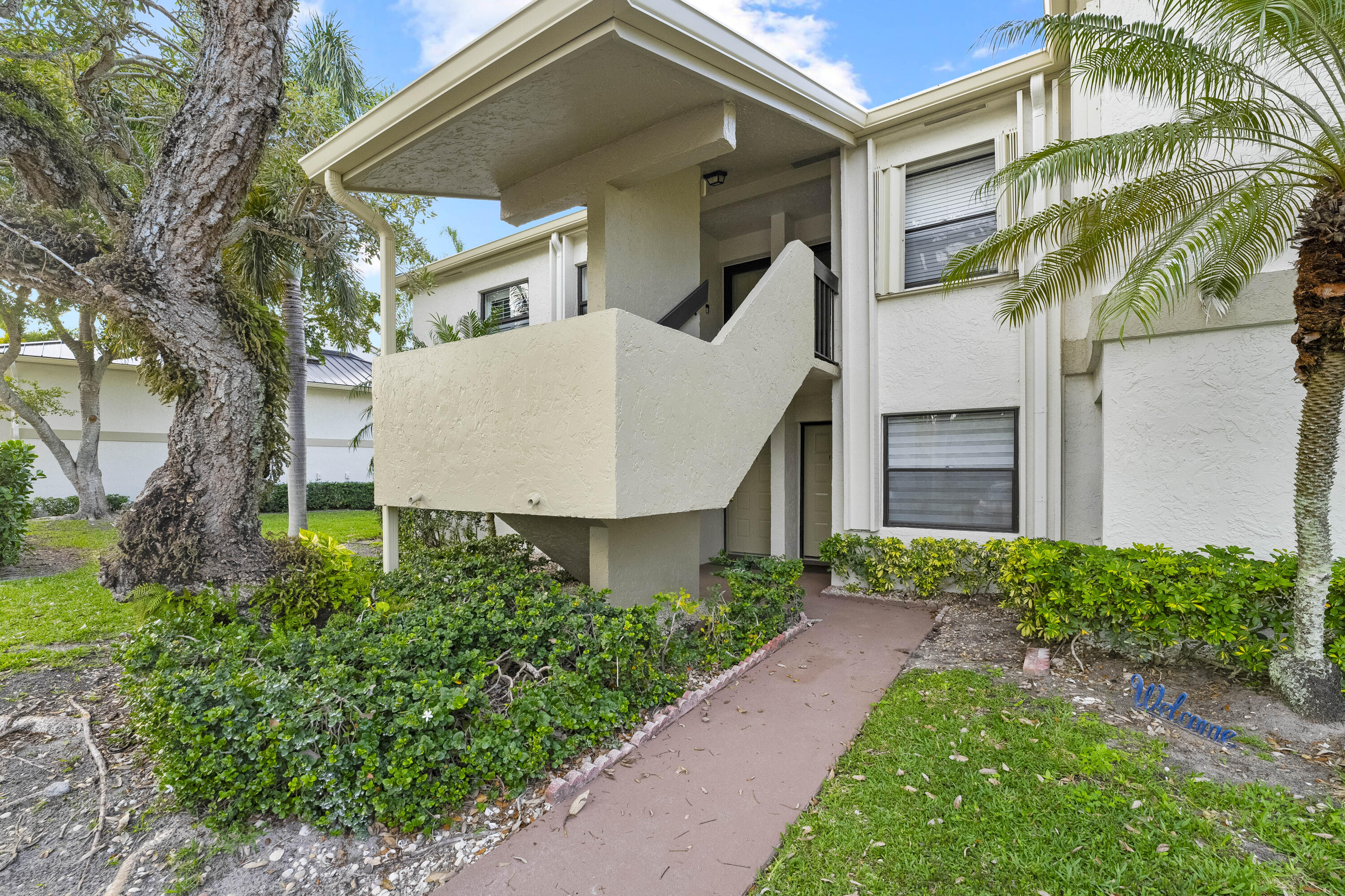 Property for Sale at 6962 Briarlake Circle 102, Palm Beach Gardens, Palm Beach County, Florida - Bedrooms: 2 
Bathrooms: 2  - $305,000
