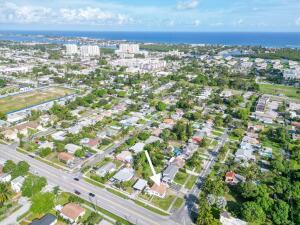 103 Se 5th Avenue, Boynton Beach, Palm Beach County, Florida - 3 Bedrooms  
1.5 Bathrooms - 