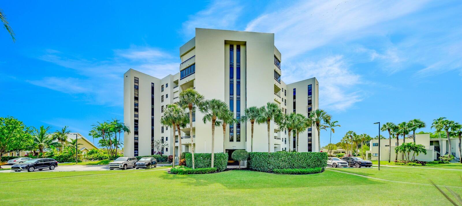 Property for Sale at 6372 La Costa Drive 306, Boca Raton, Palm Beach County, Florida - Bedrooms: 2 
Bathrooms: 2  - $299,999