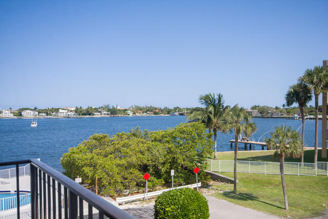 Property for Sale at 301 Croton Avenue 303, Lantana, Palm Beach County, Florida - Bedrooms: 1 
Bathrooms: 1  - $248,000