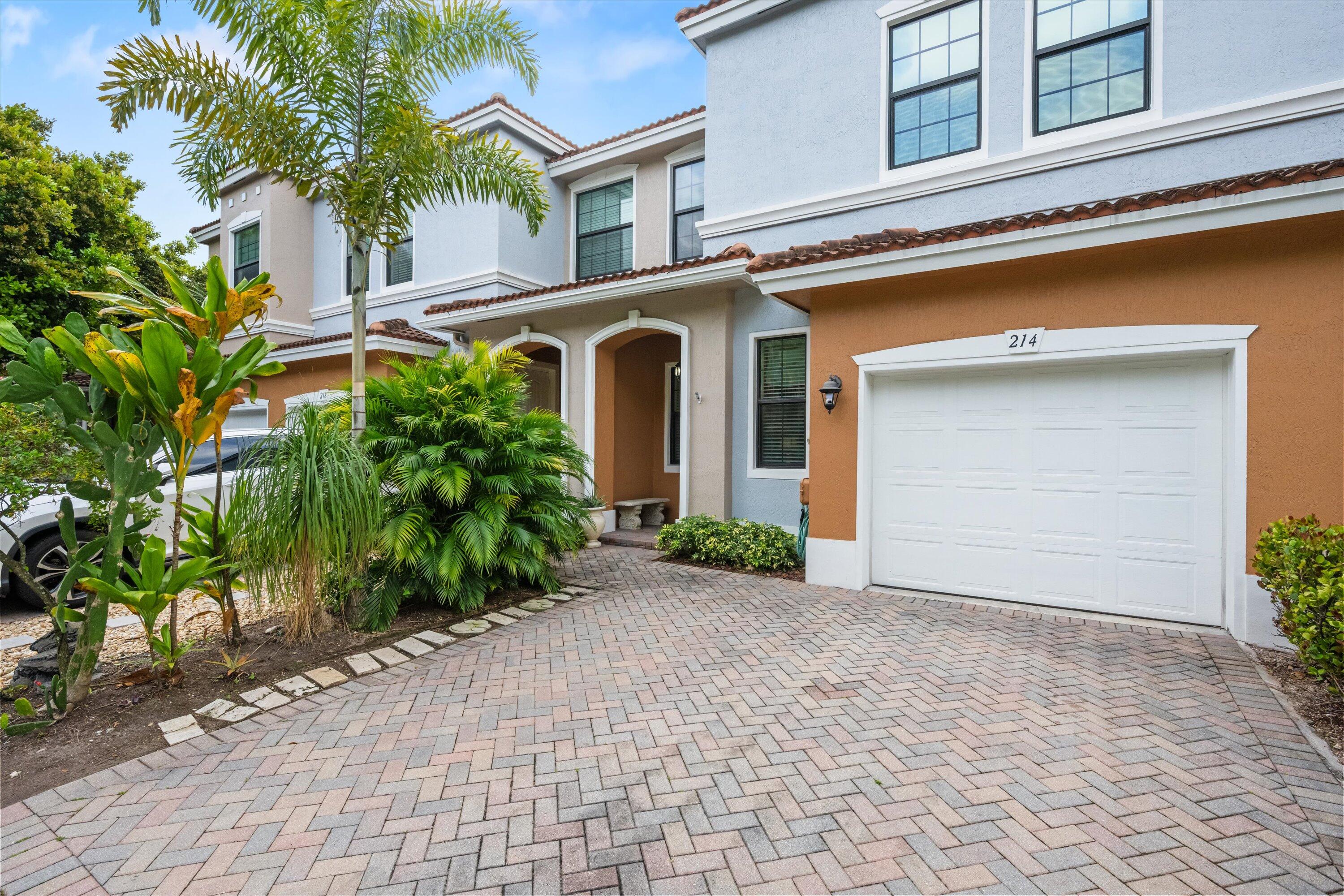 Property for Sale at 214 E Chrystie Circle, Delray Beach, Palm Beach County, Florida - Bedrooms: 3 
Bathrooms: 2.5  - $475,000