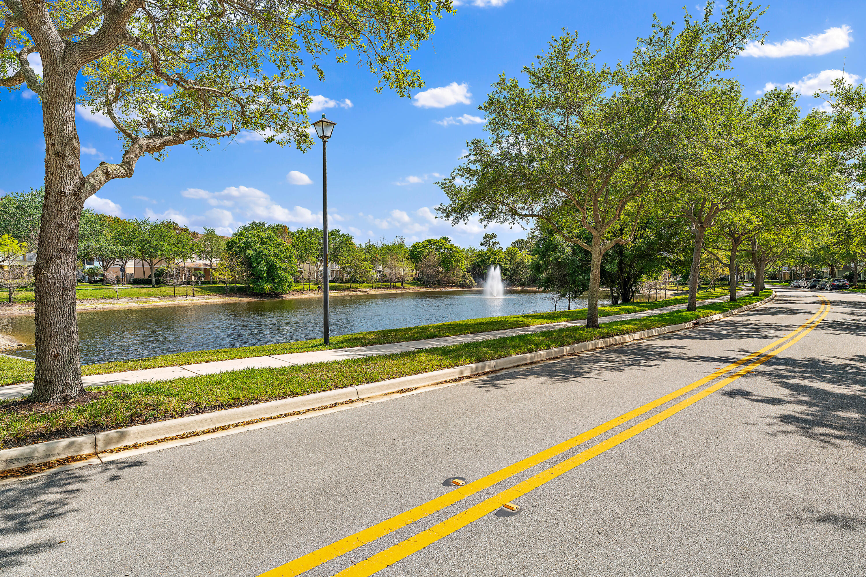 128 W Thatch Palm Circle, Jupiter, Palm Beach County, Florida - 3 Bedrooms  
2.5 Bathrooms - 
