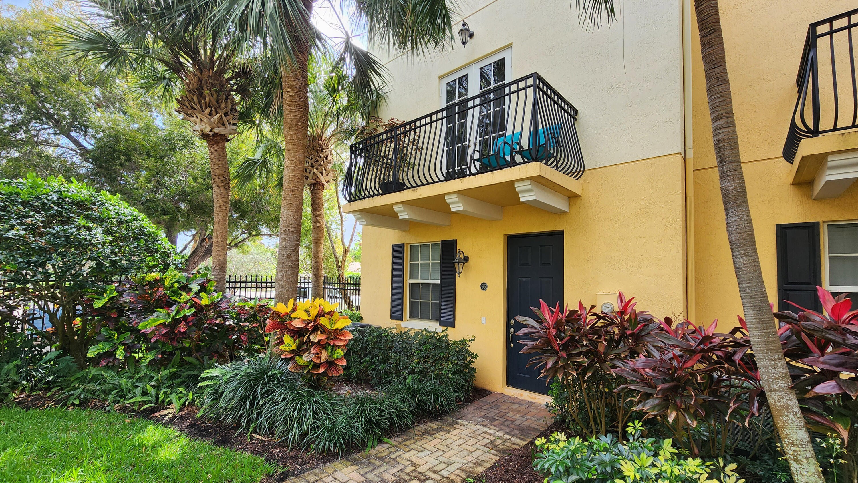 2502 N Dixie Highway 36, Lake Worth Beach, Palm Beach County, Florida - 3 Bedrooms  
3.5 Bathrooms - 