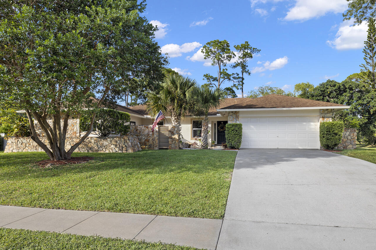 12151 Old Country Road, Wellington, Palm Beach County, Florida - 4 Bedrooms  
2.5 Bathrooms - 