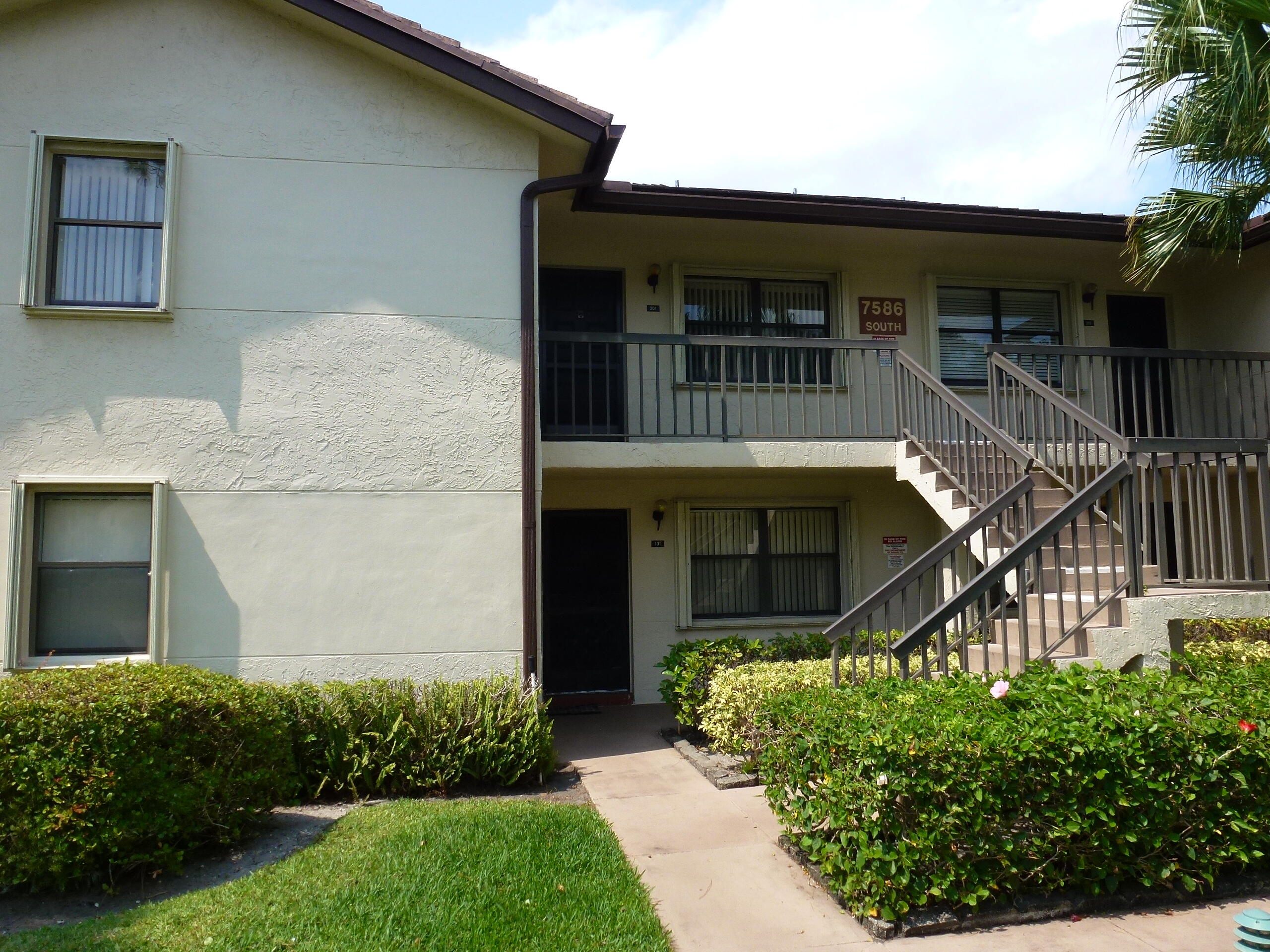 7586 Tahiti Lane 201, Lake Worth, Palm Beach County, Florida - 2 Bedrooms  
2 Bathrooms - 