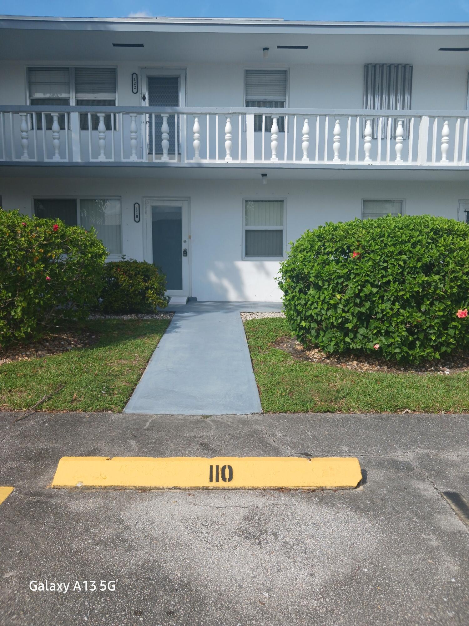 110 Northampton F, West Palm Beach, Palm Beach County, Florida - 2 Bedrooms  
1.5 Bathrooms - 