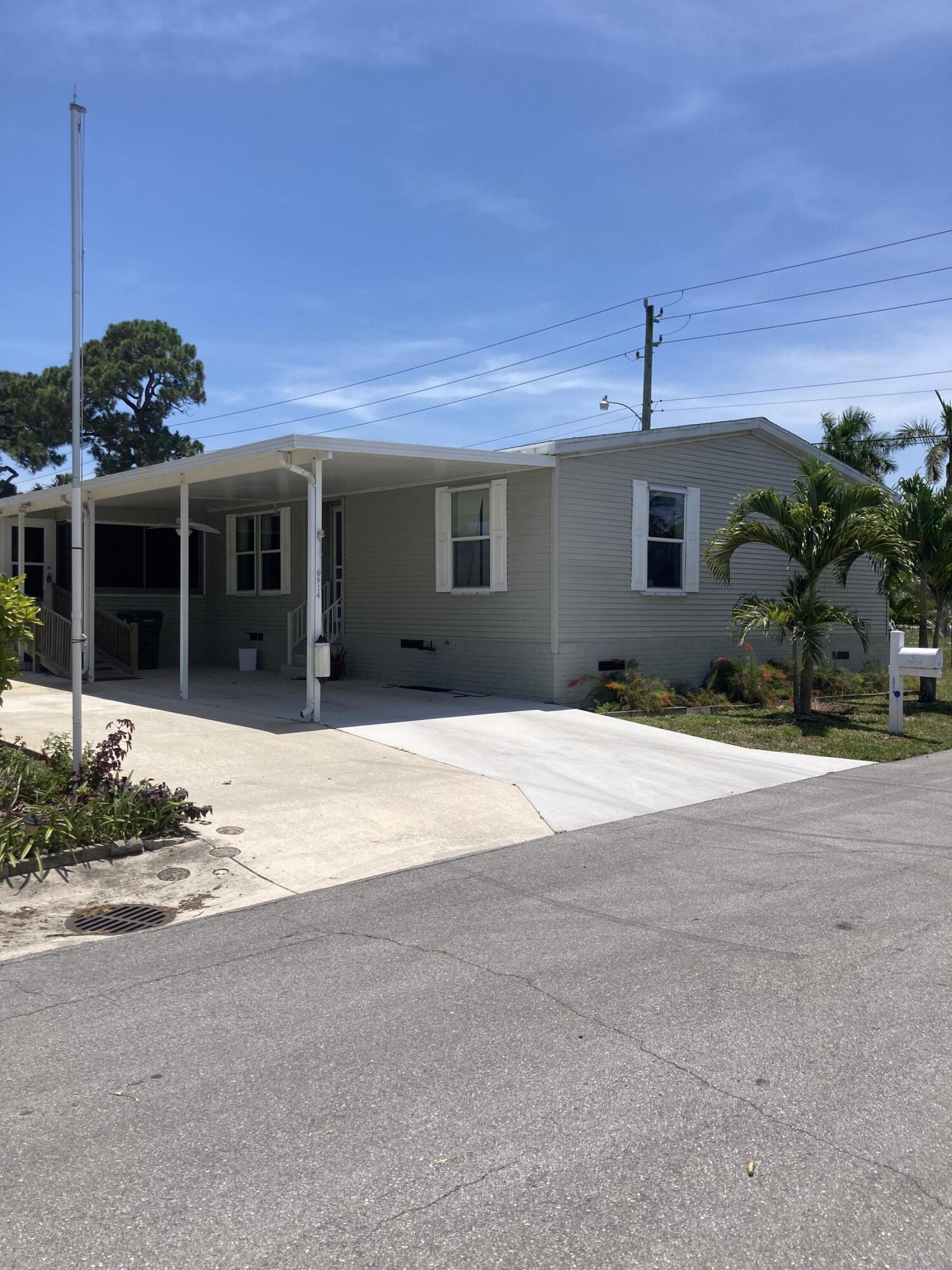 Property for Sale at 6914 42nd Way 723, Riviera Beach, Palm Beach County, Florida - Bedrooms: 3 
Bathrooms: 2  - $99,000