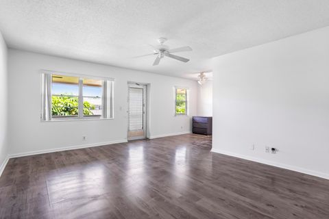 Photo of 92 Hastings F, West Palm Beach, FL 33417 (MLS # RX-11129299)