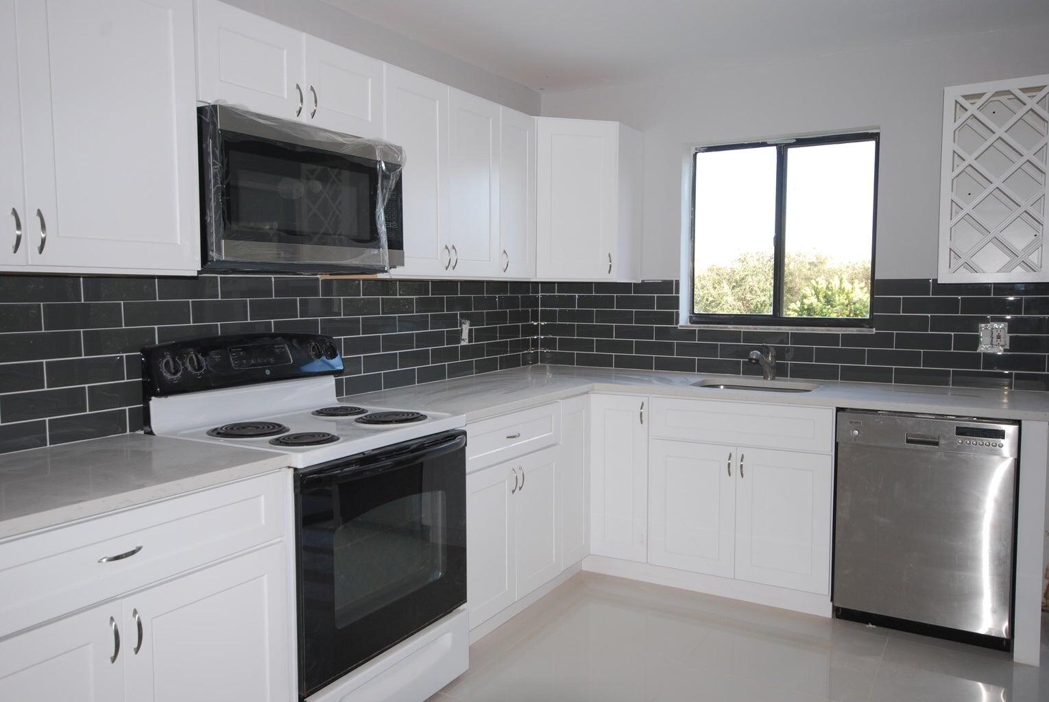 5917 Via Vermilya 308, Lake Worth, Palm Beach County, Florida - 2 Bedrooms  
2 Bathrooms - 