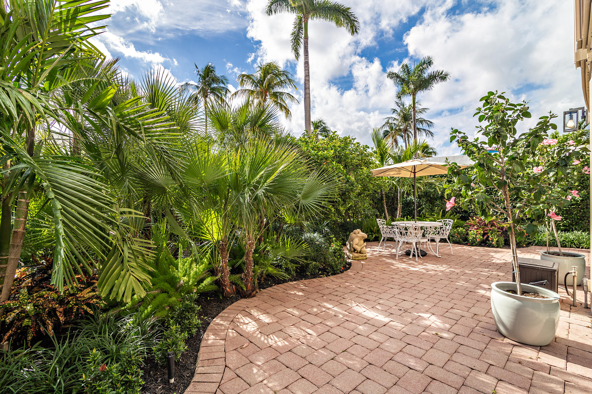 Photo 1 of 369 S Lake Drive 1F, Palm Beach, Florida, $1,299,000, Web #: 10493134