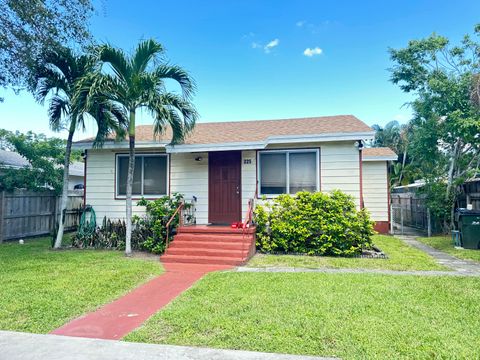 Photo of 225 NE 13th Street, Delray Beach, FL 33444 (MLS # RX-11122334)