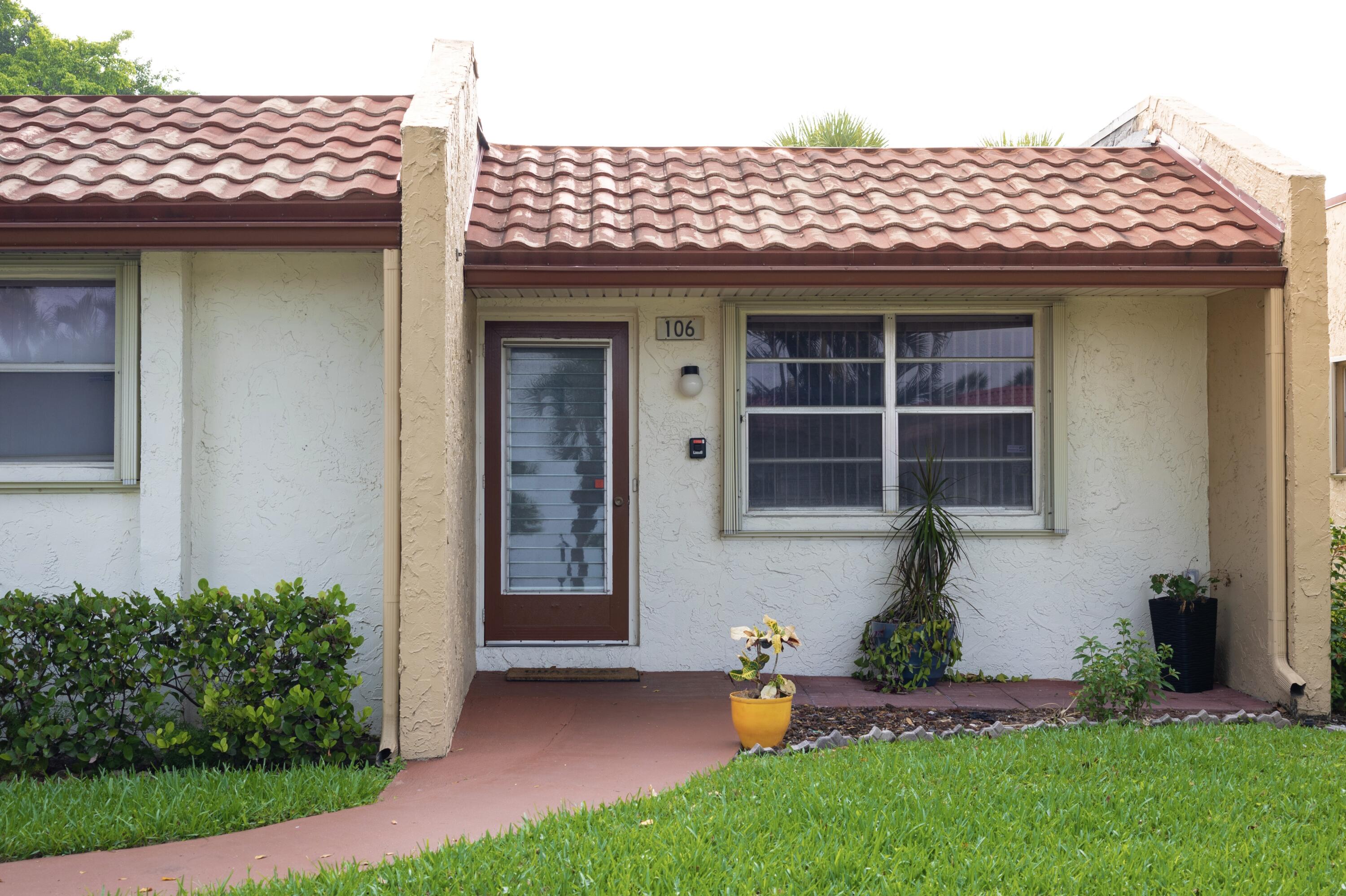 Property for Sale at 106 Lake Helen Drive, West Palm Beach, Palm Beach County, Florida - Bedrooms: 2 
Bathrooms: 2  - $225,000
