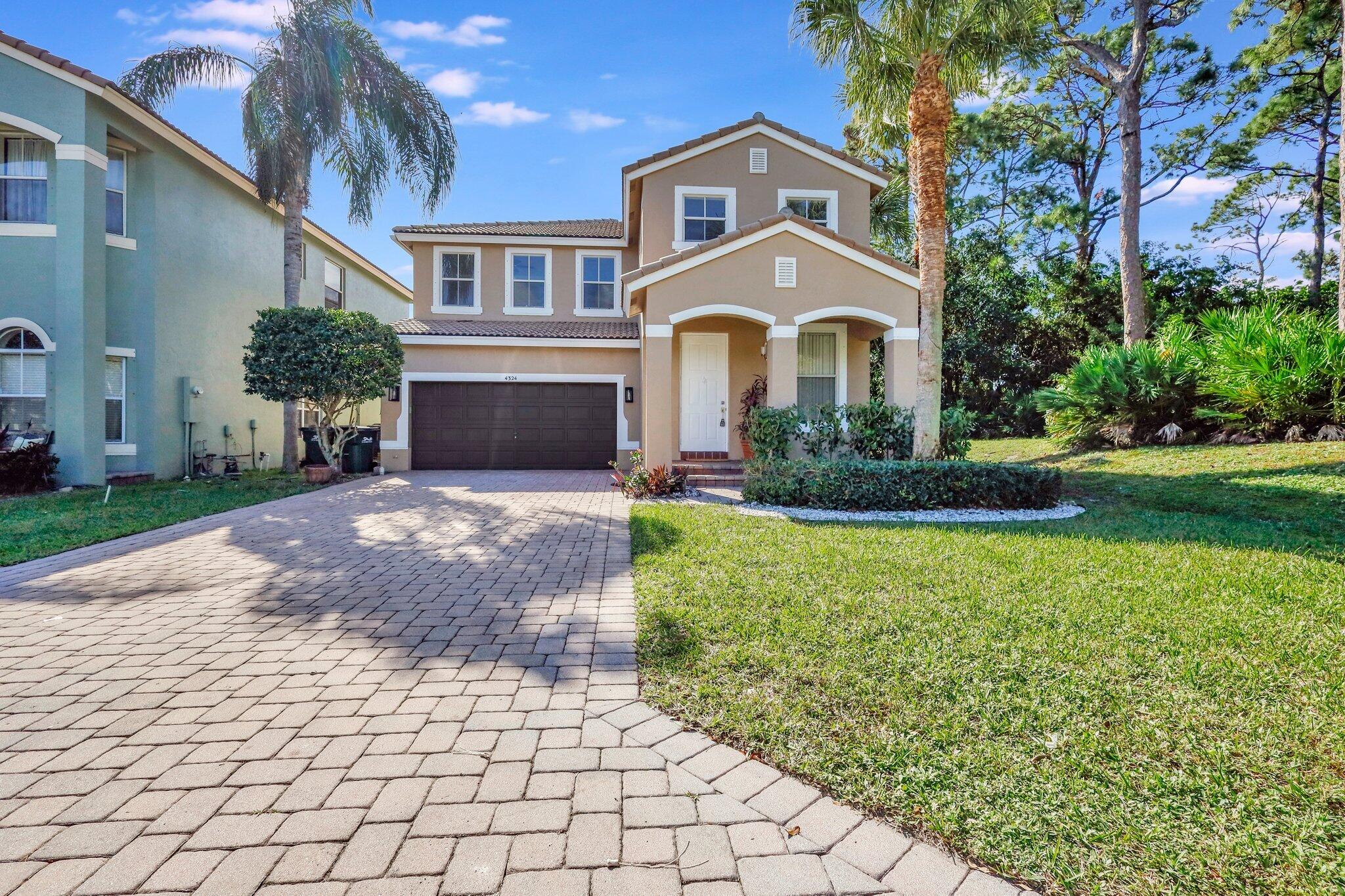 4324 S Magnolia Circle, Delray Beach, Palm Beach County, Florida - 5 Bedrooms  
3.5 Bathrooms - 