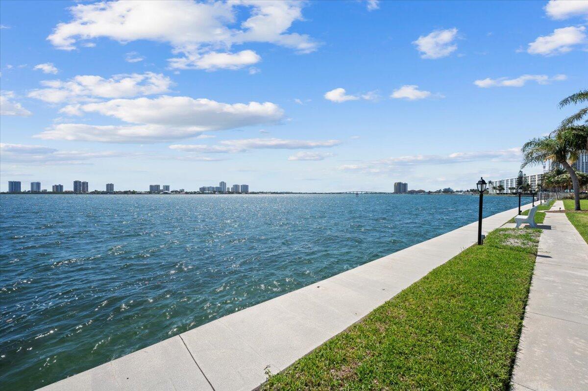 801 Lake Shore Drive 112, Lake Park, Palm Beach County, Florida - 2 Bedrooms  
2 Bathrooms - 