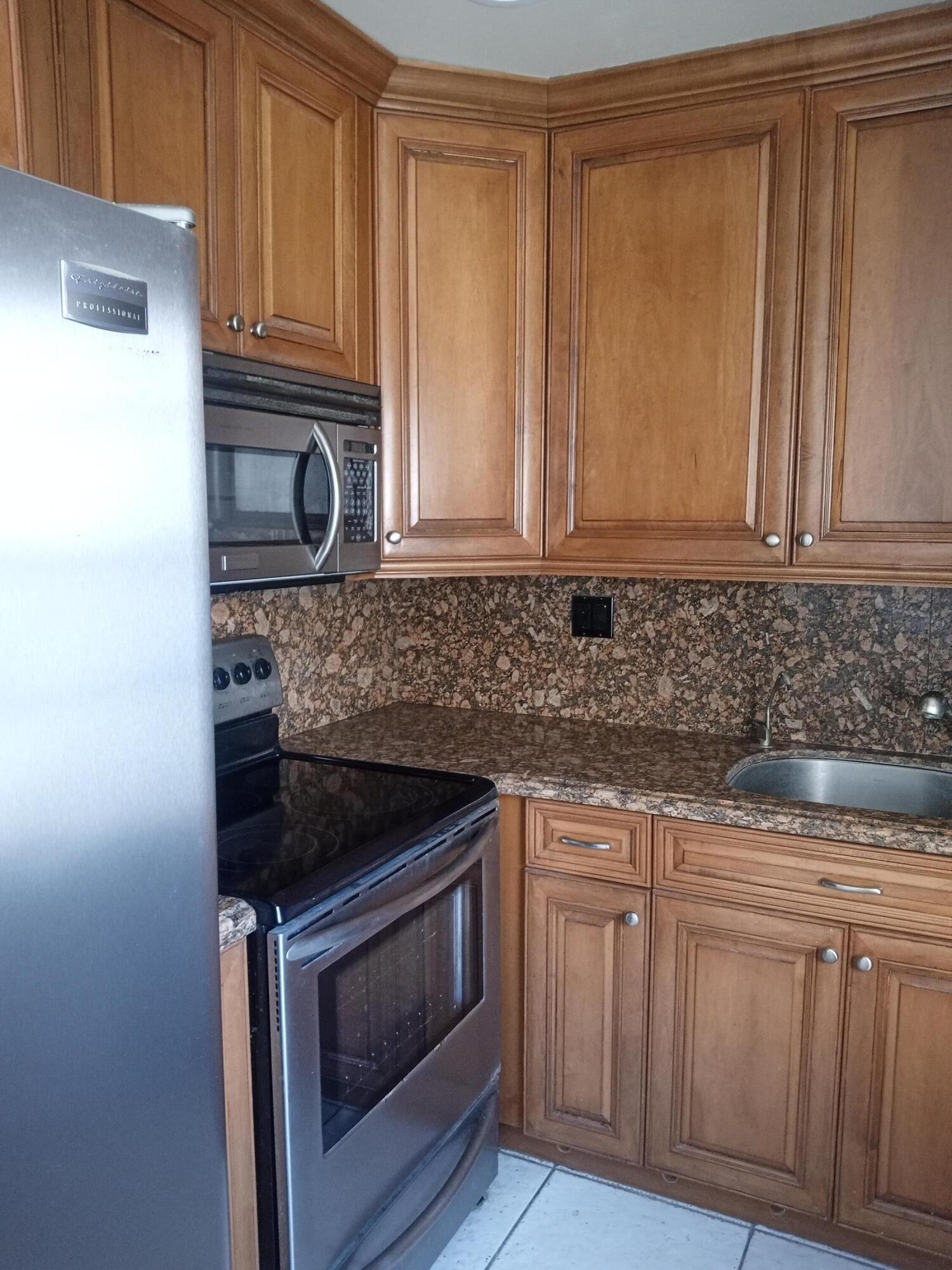Property for Sale at 30 Flanders A, Delray Beach, Palm Beach County, Florida - Bedrooms: 2 
Bathrooms: 2  - $95,500