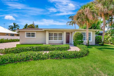Photo of 2064 N Suzanne Circle, North Palm Beach, FL 33408 (MLS # RX-11125991)