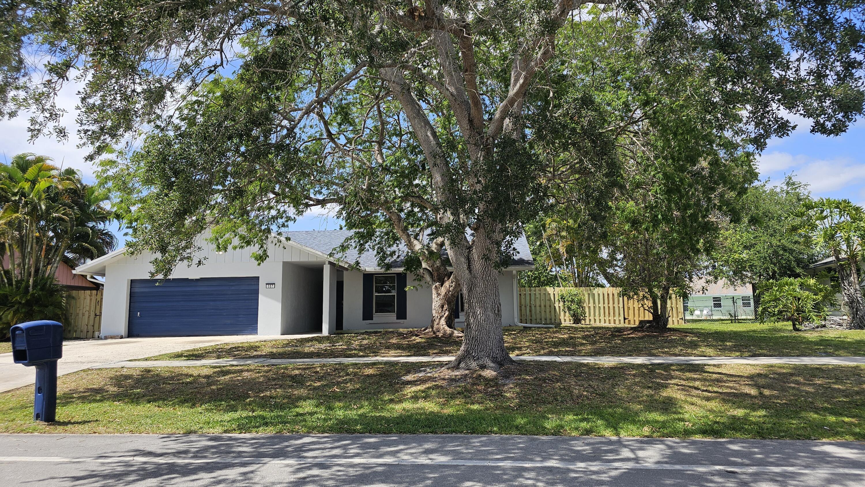 357 La Mancha Avenue, Royal Palm Beach, Palm Beach County, Florida - 3 Bedrooms  
2 Bathrooms - 