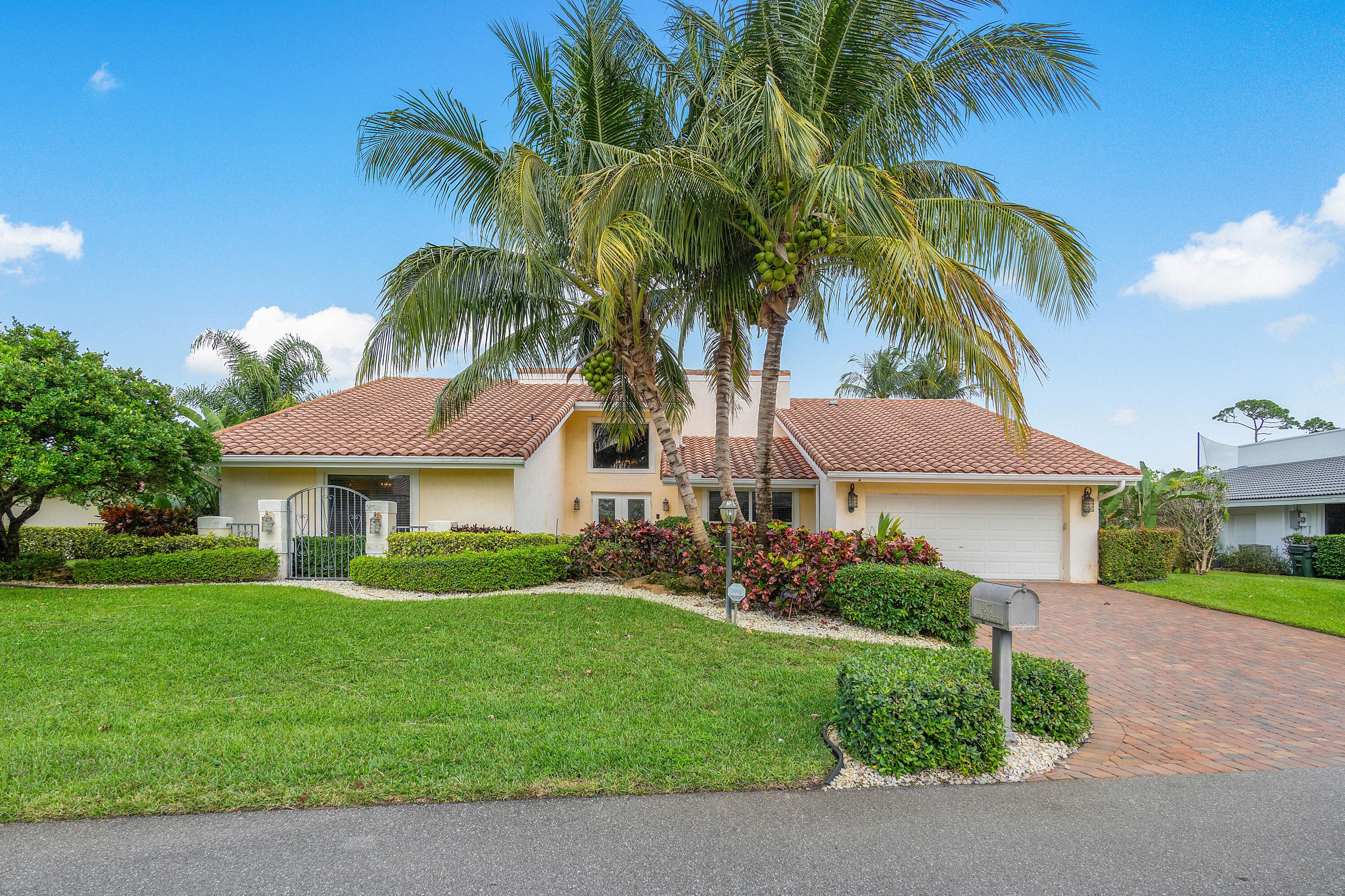 Property for Sale at 4877 Pineview Circle, Delray Beach, Palm Beach County, Florida - Bedrooms: 3 
Bathrooms: 3  - $1,850,000