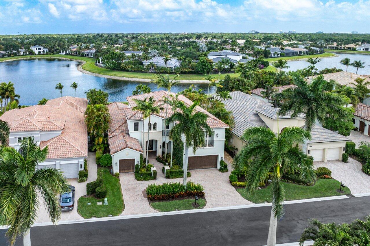 122 Terra Linda Place, Palm Beach Gardens, Palm Beach County, Florida - 4 Bedrooms  
4.5 Bathrooms - 