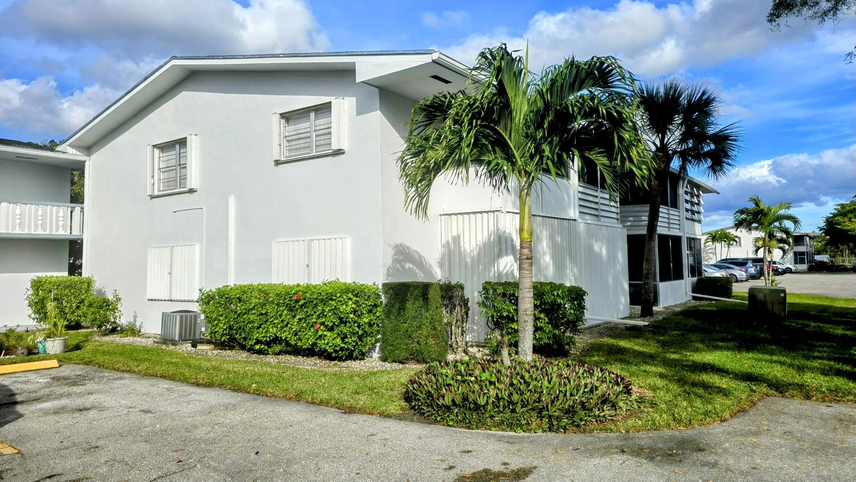 17 Norwich A, West Palm Beach, Palm Beach County, Florida - 1 Bedrooms  
1.5 Bathrooms - 