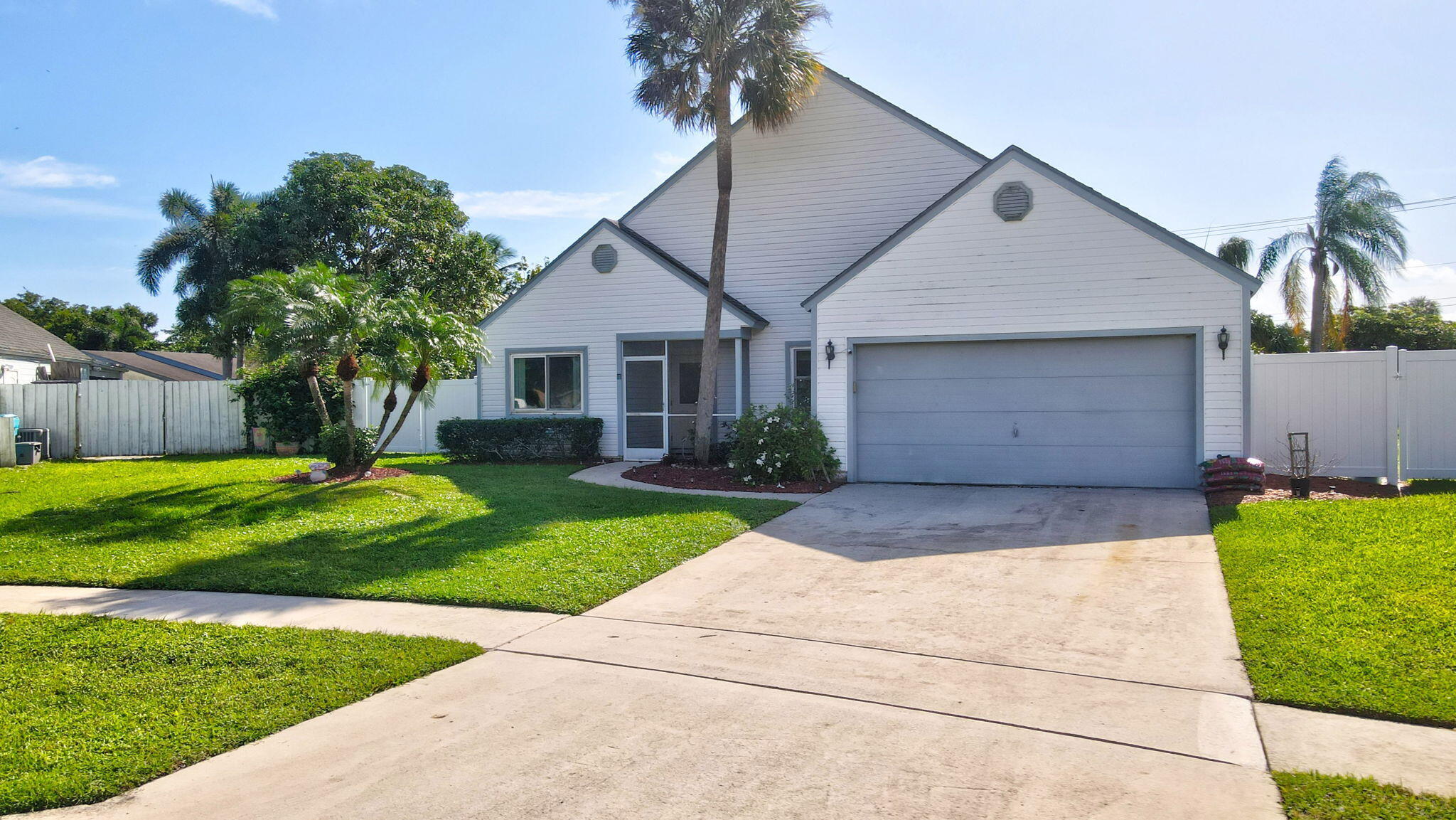 11 Cedar Circle, Boynton Beach, Palm Beach County, Florida - 4 Bedrooms  
2 Bathrooms - 