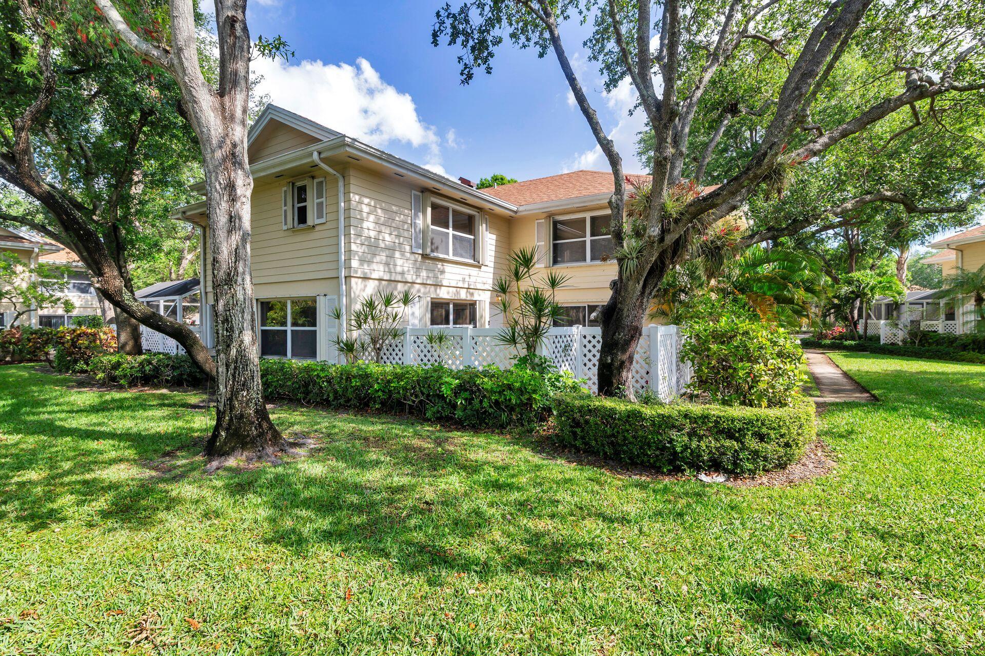 8142 Bridgewater Court 42C, Lake Clarke Shores, Palm Beach County, Florida - 2 Bedrooms  
2.5 Bathrooms - 