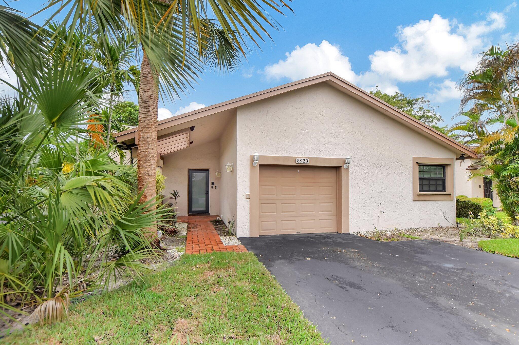 8923 Old Pine Road, Boca Raton, Palm Beach County, Florida - 3 Bedrooms  
2 Bathrooms - 