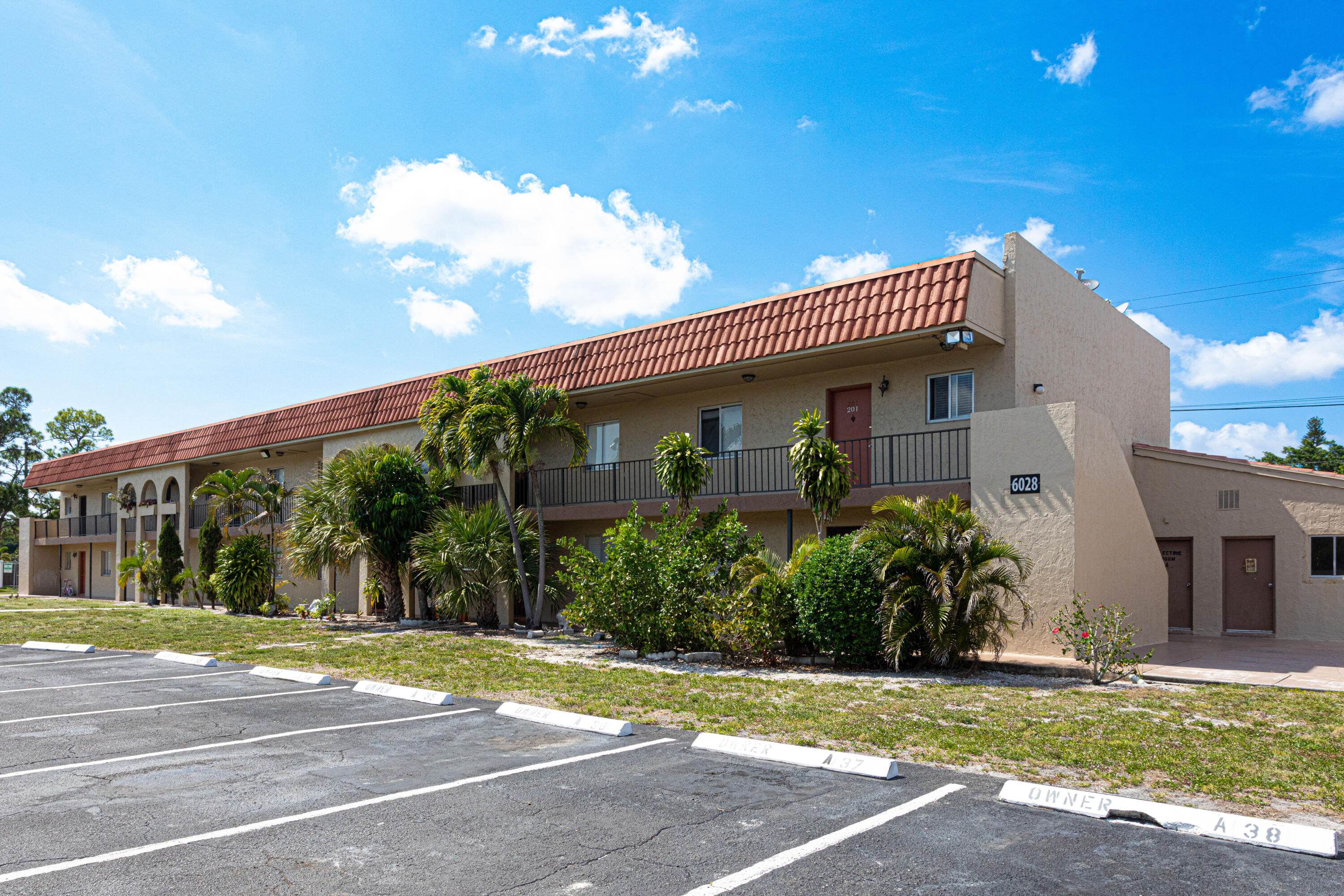 6028 Forest Hill Blvd 205, West Palm Beach, Palm Beach County, Florida - 2 Bedrooms  
1 Bathrooms - 